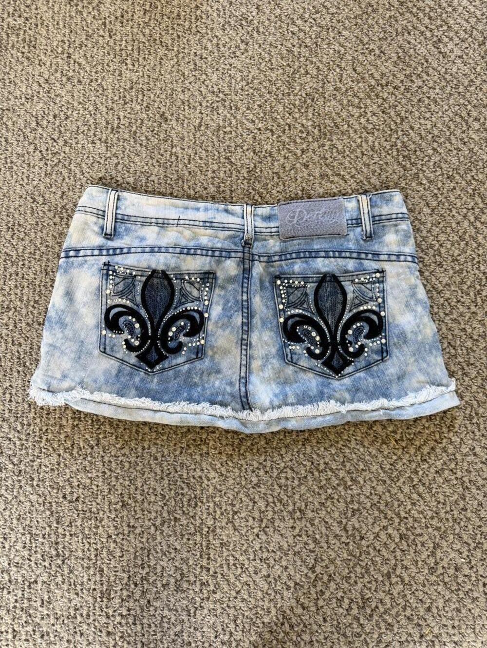 Y2K punk blue tie-dye mini skirt with black fleur-de-lis designs